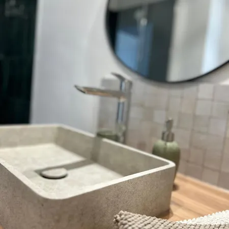 Lumineux Et Calme Avec Terrasse - Parking Gratuit Apartment *